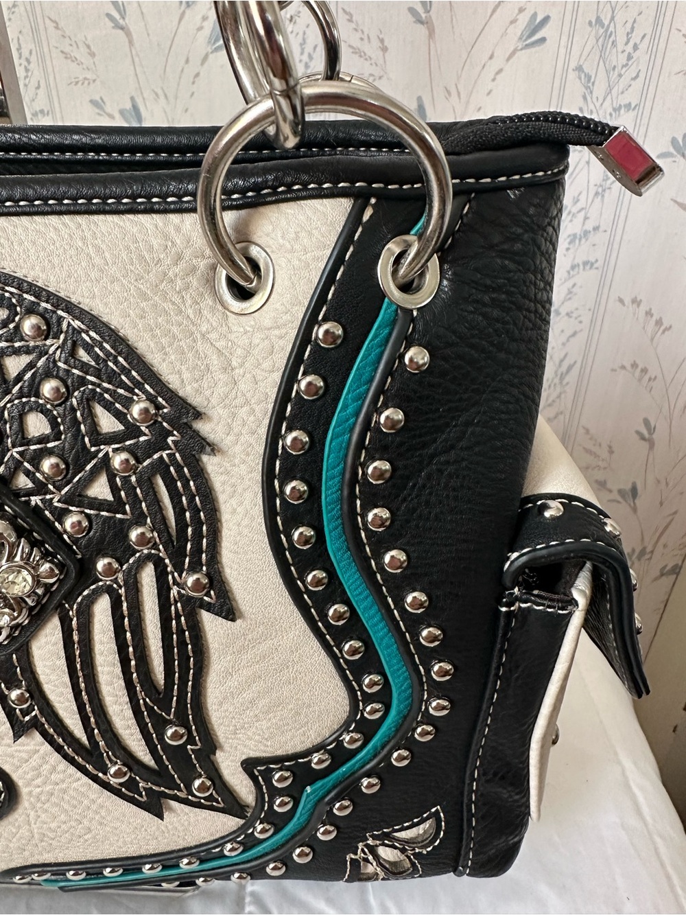 P & G Western-inspired Rhinestone Cross Concealed Carry Shoulder Bag - Picture 5 of 16